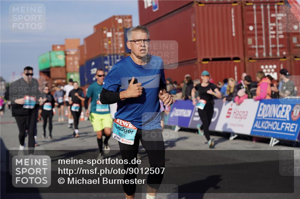 03.10.2025 - Köhlbrandbrückenlauf Michael Burmester http://msf.ph/oto/9012507 03.10.2025 10:12:57 Ziel 1015, 1327, 1331, 1469, 1470, 1521, 1603, 1632, 1685, 2006, 2686, 3075, 3157, 3166, 3381, 3395, 3549, 3550, 3615, 3648, 3680, 3691, 3723 meine-sportfotos.de