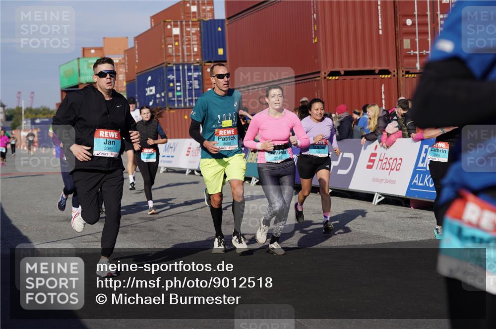 03.10.2025 - Köhlbrandbrückenlauf Michael Burmester http://msf.ph/oto/9012518 03.10.2025 10:12:58 Ziel 1015, 1327, 1331, 1469, 1470, 1521, 1603, 1632, 1685, 2006, 2686, 3075, 3146, 3157, 3166, 3197, 3375, 3381, 3395, 3549, 3550, 3615, 3648, 3680, 3691, 3723 meine-sportfotos.de