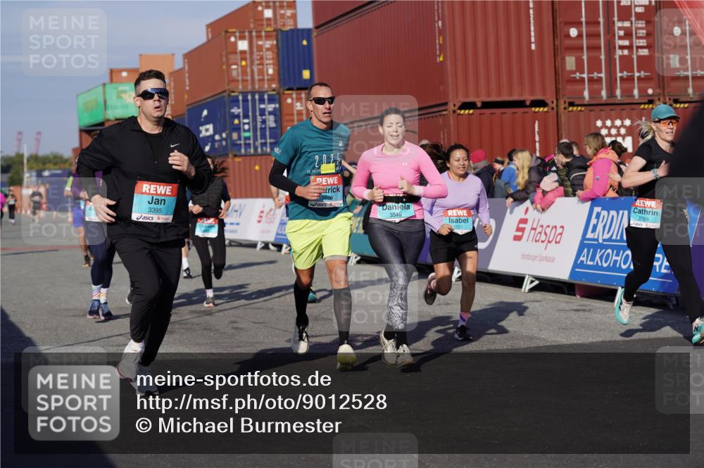 03.10.2025 - Köhlbrandbrückenlauf Michael Burmester http://msf.ph/oto/9012528 03.10.2025 10:12:58 Ziel 1015, 1327, 1331, 1469, 1470, 1521, 1603, 1632, 1685, 2006, 2686, 3075, 3146, 3157, 3166, 3197, 3375, 3381, 3395, 3549, 3550, 3615, 3648, 3680, 3691, 3723 meine-sportfotos.de
