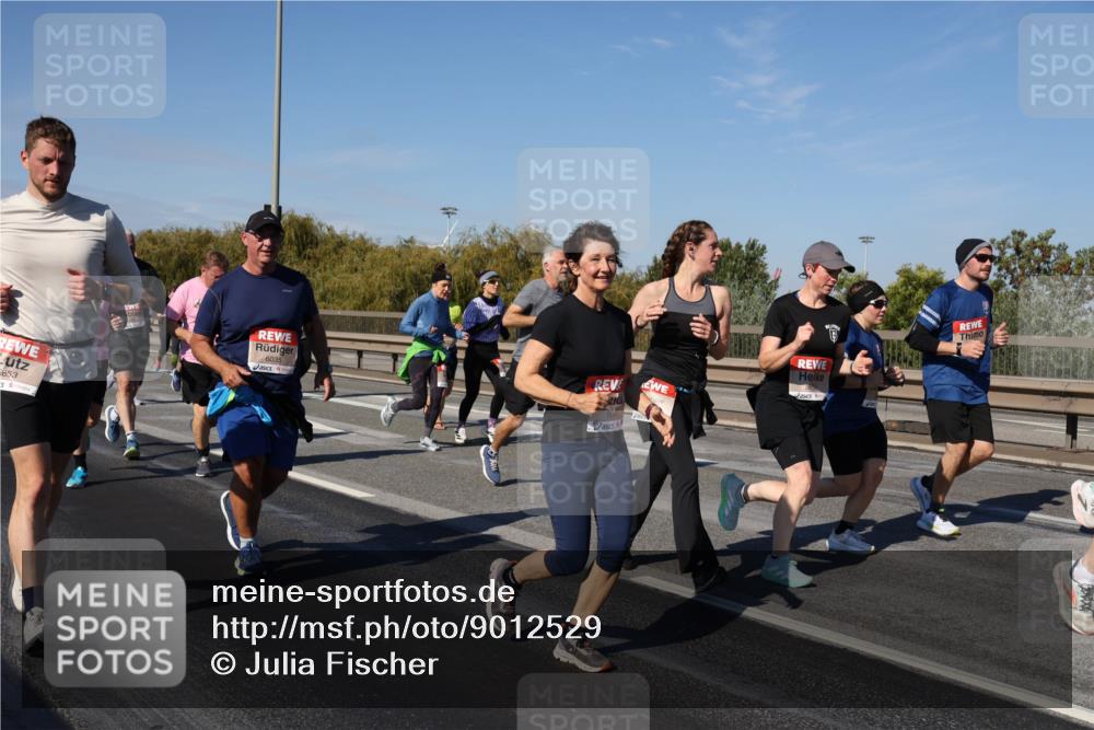 03.10.2025 - Köhlbrandbrückenlauf Julia Fischer http://msf.ph/oto/9012529 03.10.2025 13:03:20 Position 3 853, 6035 meine-sportfotos.de