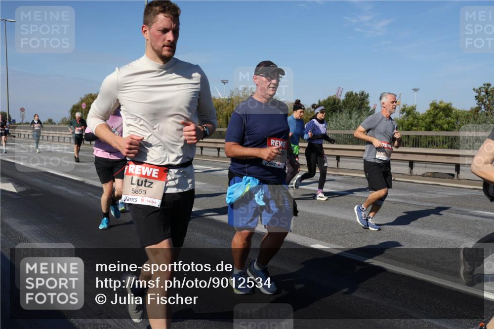 03.10.2025 - Köhlbrandbrückenlauf Julia Fischer http://msf.ph/oto/9012534 03.10.2025 13:03:21 Position 3 5853, 6035 meine-sportfotos.de