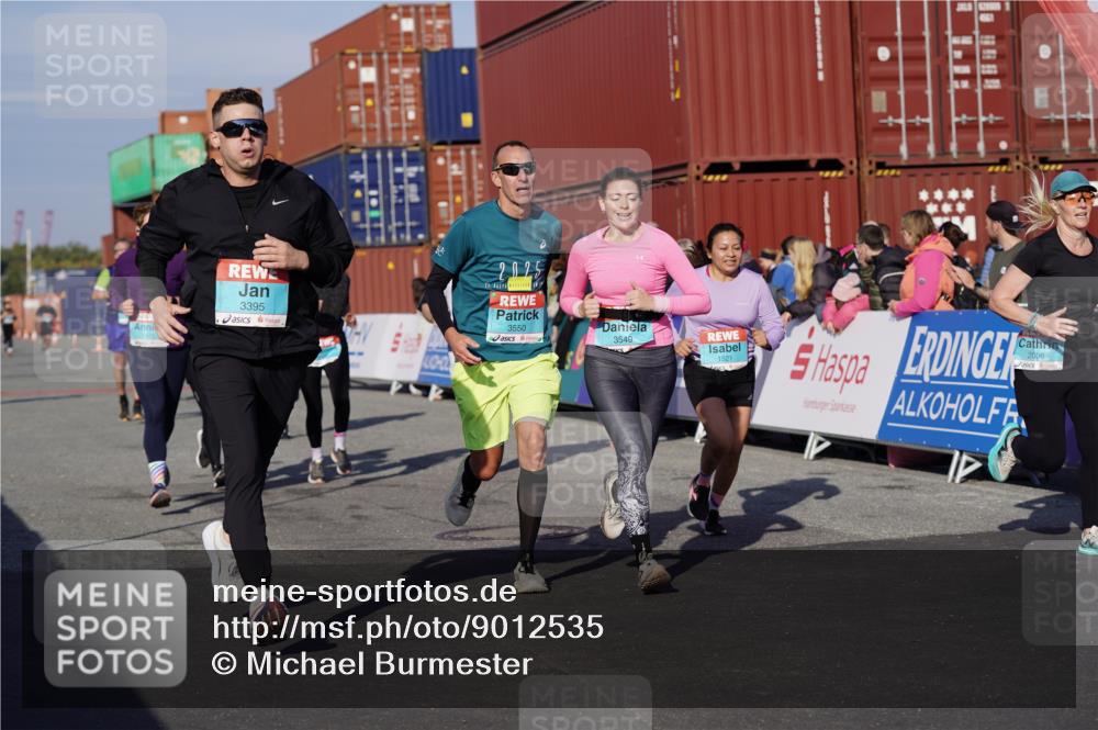 03.10.2025 - Köhlbrandbrückenlauf Michael Burmester http://msf.ph/oto/9012535 03.10.2025 10:12:58 Ziel 1015, 1327, 1331, 1469, 1470, 1521, 1603, 1632, 1685, 2006, 2686, 3075, 3146, 3157, 3166, 3197, 3375, 3381, 3395, 3549, 3550, 3615, 3648, 3680, 3691, 3723 meine-sportfotos.de