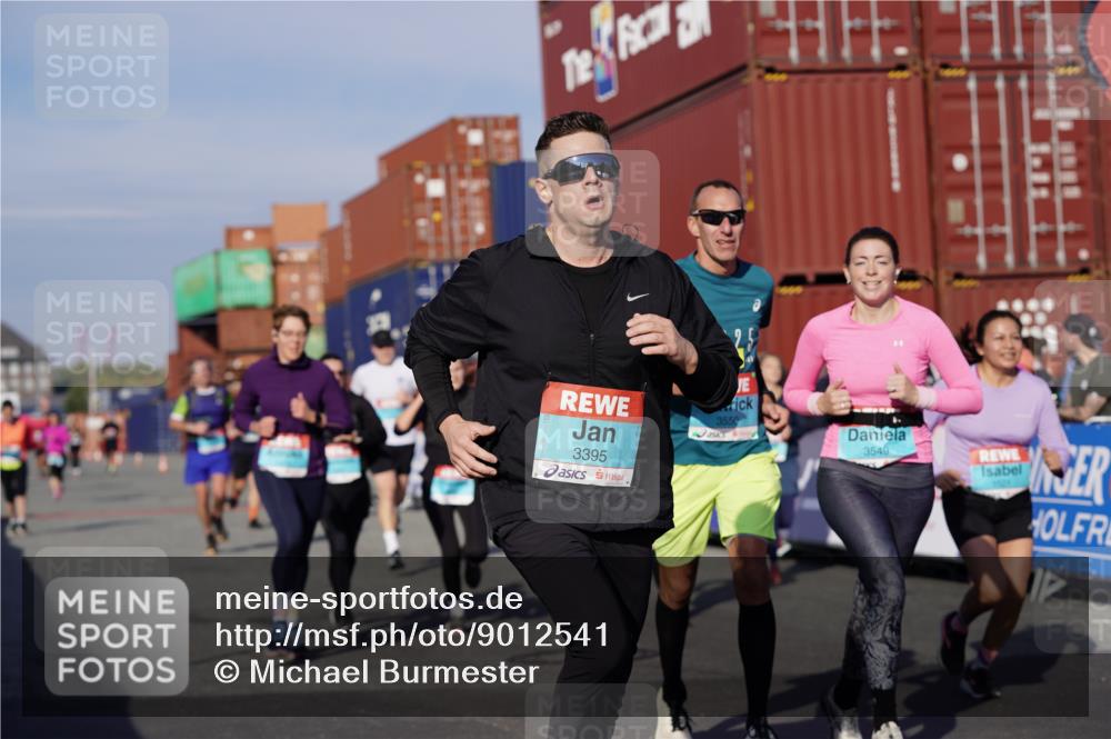 03.10.2025 - Köhlbrandbrückenlauf Michael Burmester http://msf.ph/oto/9012541 03.10.2025 10:12:59 Ziel 1015, 1327, 1331, 1469, 1470, 1521, 1603, 1632, 1685, 2006, 2686, 3075, 3146, 3157, 3166, 3197, 3375, 3381, 3395, 3549, 3550, 3615, 3648, 3691, 3723 meine-sportfotos.de