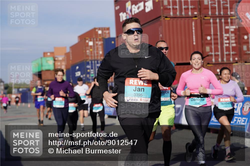 03.10.2025 - Köhlbrandbrückenlauf Michael Burmester http://msf.ph/oto/9012547 03.10.2025 10:12:59 Ziel 1015, 1327, 1331, 1469, 1470, 1521, 1603, 1632, 1685, 2006, 2686, 3075, 3146, 3157, 3166, 3197, 3375, 3381, 3395, 3549, 3550, 3615, 3648, 3691, 3723 meine-sportfotos.de