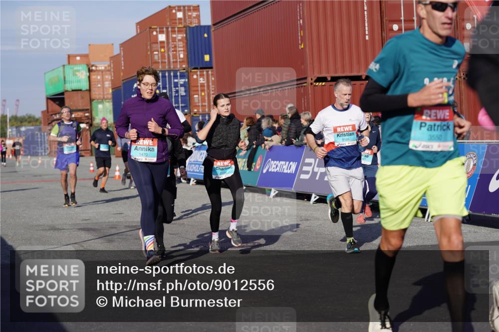 03.10.2025 - Köhlbrandbrückenlauf Michael Burmester http://msf.ph/oto/9012556 03.10.2025 10:13:00 Ziel 1327, 1331, 1469, 1470, 1521, 1603, 1632, 1685, 2006, 2686, 3075, 3146, 3157, 3166, 3197, 3375, 3381, 3395, 3549, 3550, 3615, 3648, 3691, 3723 meine-sportfotos.de