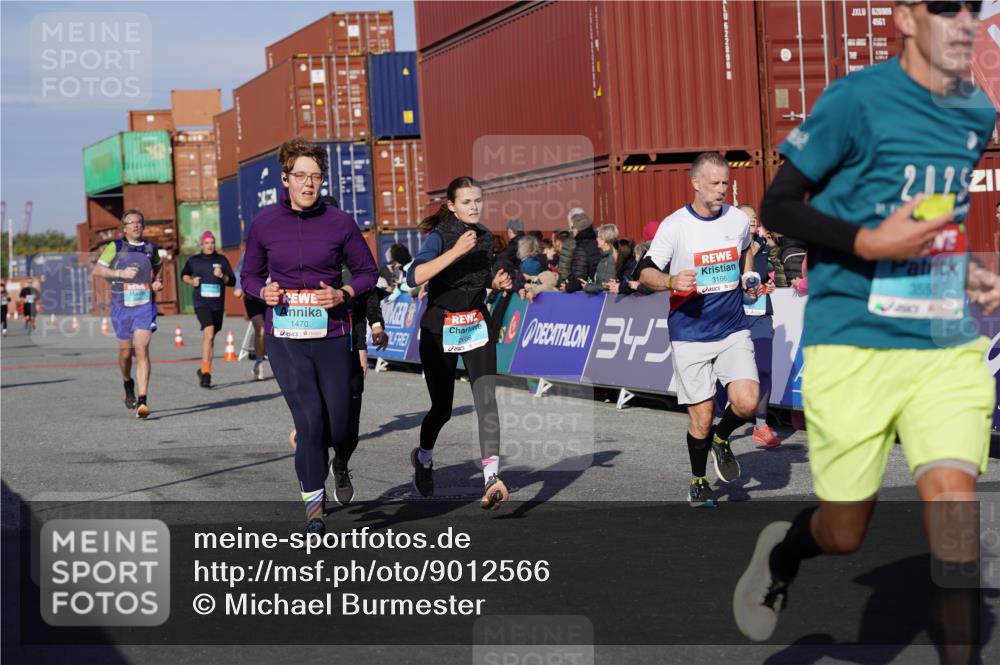 03.10.2025 - Köhlbrandbrückenlauf Michael Burmester http://msf.ph/oto/9012566 03.10.2025 10:13:00 Ziel 1327, 1331, 1469, 1470, 1521, 1603, 1632, 1685, 2006, 2686, 3075, 3146, 3157, 3166, 3197, 3375, 3381, 3395, 3549, 3550, 3615, 3648, 3691, 3723 meine-sportfotos.de