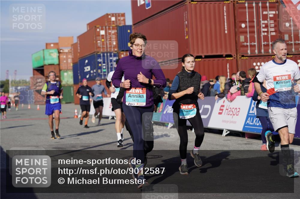 03.10.2025 - Köhlbrandbrückenlauf Michael Burmester http://msf.ph/oto/9012587 03.10.2025 10:13:00 Ziel 1327, 1331, 1469, 1470, 1521, 1603, 1632, 1685, 2006, 2686, 3075, 3146, 3157, 3166, 3197, 3375, 3381, 3395, 3549, 3550, 3615, 3648, 3691, 3723 meine-sportfotos.de