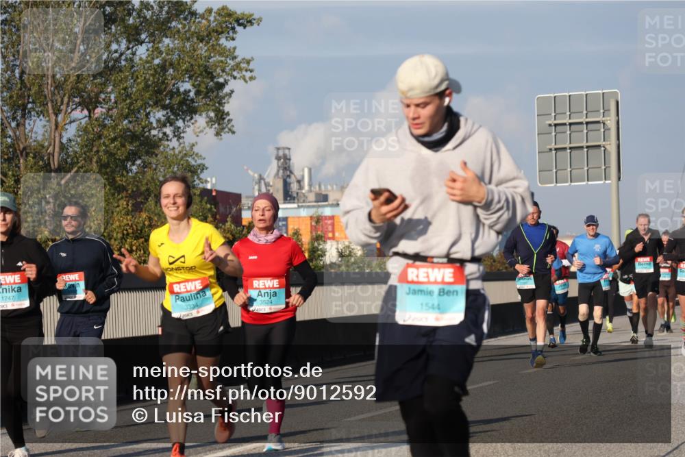 03.10.2025 - Köhlbrandbrückenlauf Luisa Fischer http://msf.ph/oto/9012592 03.10.2025 10:55:42 Position 3 1747, 3334, 3524, 1544 meine-sportfotos.de