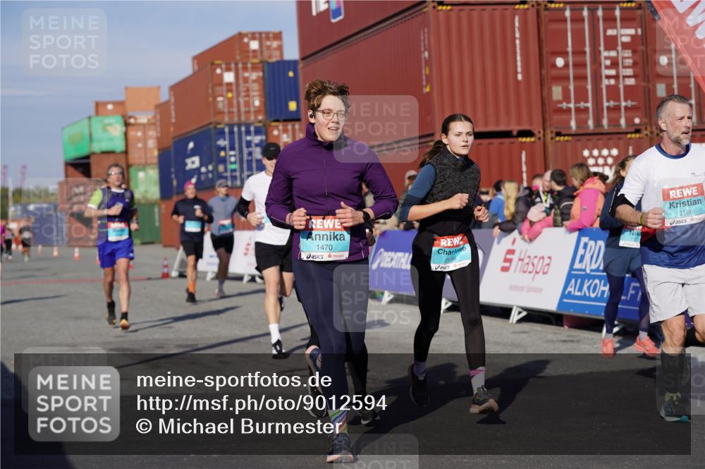 03.10.2025 - Köhlbrandbrückenlauf Michael Burmester http://msf.ph/oto/9012594 03.10.2025 10:13:00 Ziel 1327, 1331, 1469, 1470, 1521, 1603, 1632, 1685, 2006, 2686, 3075, 3146, 3157, 3166, 3197, 3375, 3381, 3395, 3549, 3550, 3615, 3648, 3691, 3723 meine-sportfotos.de