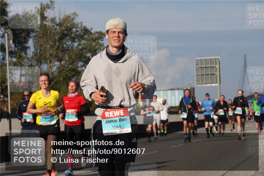 03.10.2025 - Köhlbrandbrückenlauf Luisa Fischer http://msf.ph/oto/9012607 03.10.2025 10:55:43 Position 3 3334, 1283, 1544 meine-sportfotos.de