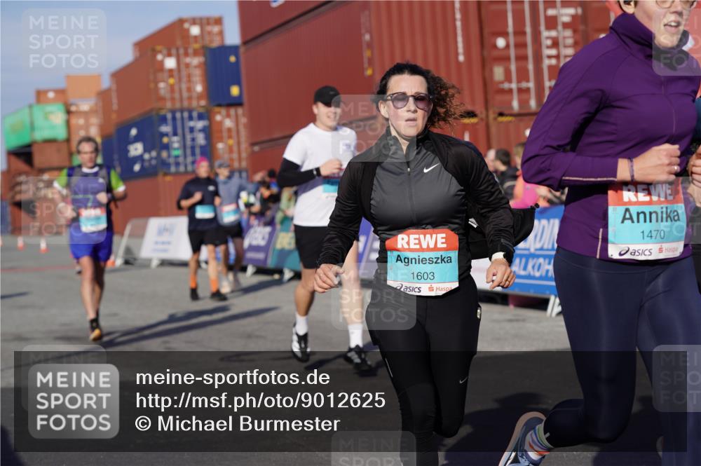 03.10.2025 - Köhlbrandbrückenlauf Michael Burmester http://msf.ph/oto/9012625 03.10.2025 10:13:02 Ziel 1327, 1331, 1388, 1470, 1521, 1603, 1685, 2006, 2686, 3146, 3157, 3166, 3197, 3375, 3395, 3549, 3550, 3615, 3691 meine-sportfotos.de