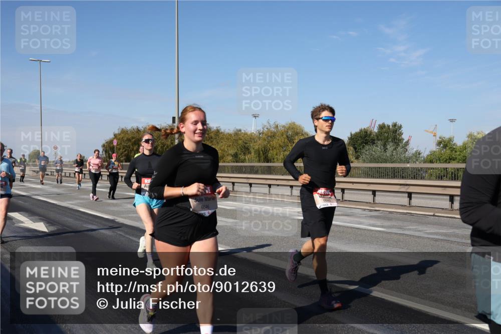 03.10.2025 - Köhlbrandbrückenlauf Julia Fischer http://msf.ph/oto/9012639 03.10.2025 13:03:43 Position 3 6646, 6645 meine-sportfotos.de