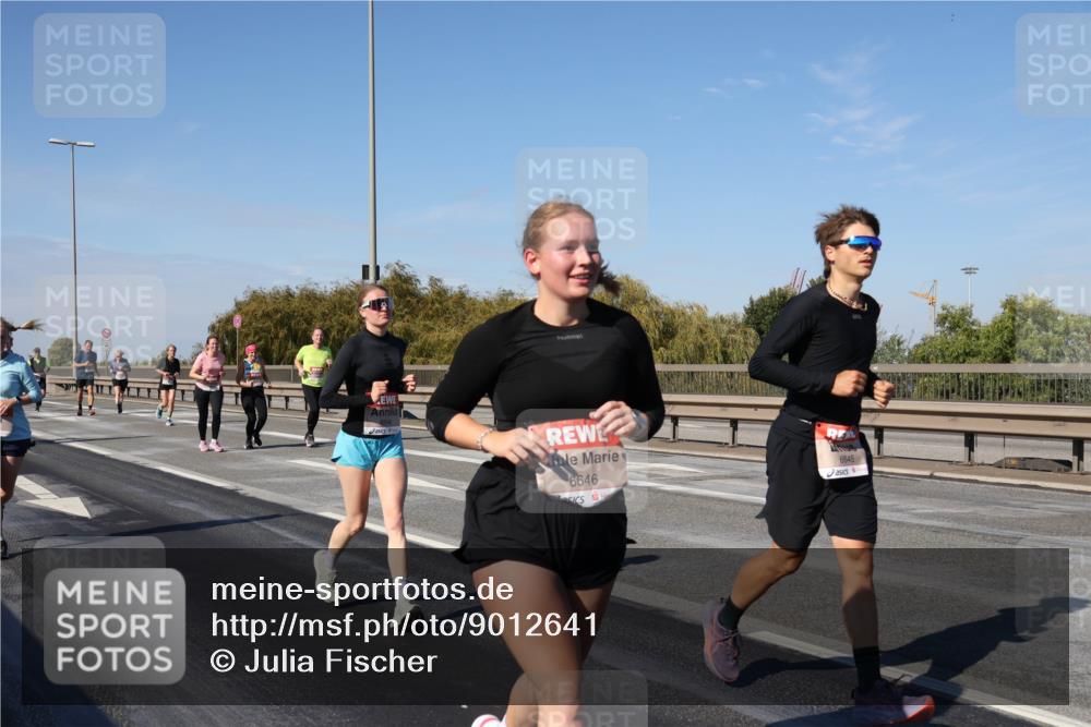 03.10.2025 - Köhlbrandbrückenlauf Julia Fischer http://msf.ph/oto/9012641 03.10.2025 13:03:43 Position 3 6646, 6645 meine-sportfotos.de