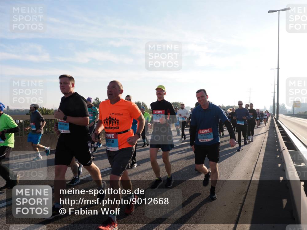 03.10.2025 - Köhlbrandbrückenlauf Fabian Wolf http://msf.ph/oto/9012668 03.10.2025 09:23:25 Position 3 1855, 1853, 1539, 2451 meine-sportfotos.de
