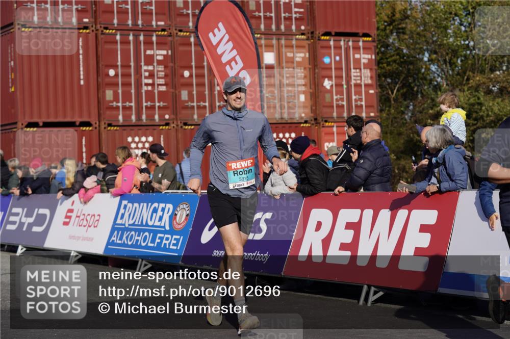 03.10.2025 - Köhlbrandbrückenlauf Michael Burmester http://msf.ph/oto/9012696 03.10.2025 10:13:06 Ziel 1327, 1388, 1603, 2686, 3146, 3157, 3166, 3186, 3197, 3375, 3691, 3798 meine-sportfotos.de