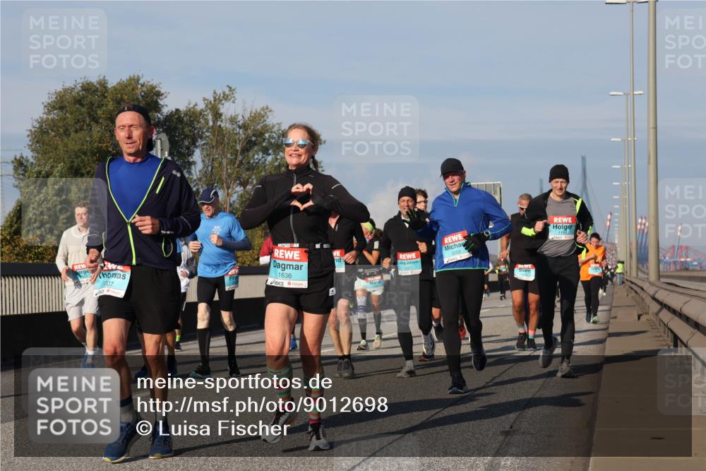 03.10.2025 - Köhlbrandbrückenlauf Luisa Fischer http://msf.ph/oto/9012698 03.10.2025 10:55:52 Position 3 1307, 1636, 3202, 1192 meine-sportfotos.de