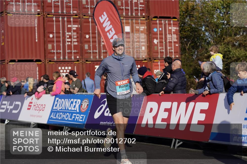03.10.2025 - Köhlbrandbrückenlauf Michael Burmester http://msf.ph/oto/9012702 03.10.2025 10:13:06 Ziel 1327, 1388, 1603, 2686, 3146, 3157, 3166, 3186, 3197, 3375, 3691, 3798 meine-sportfotos.de