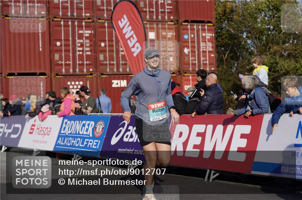 03.10.2025 - Köhlbrandbrückenlauf Michael Burmester http://msf.ph/oto/9012707 03.10.2025 10:13:06 Ziel 1327, 1388, 1603, 2686, 3146, 3157, 3166, 3186, 3197, 3375, 3691, 3798 meine-sportfotos.de