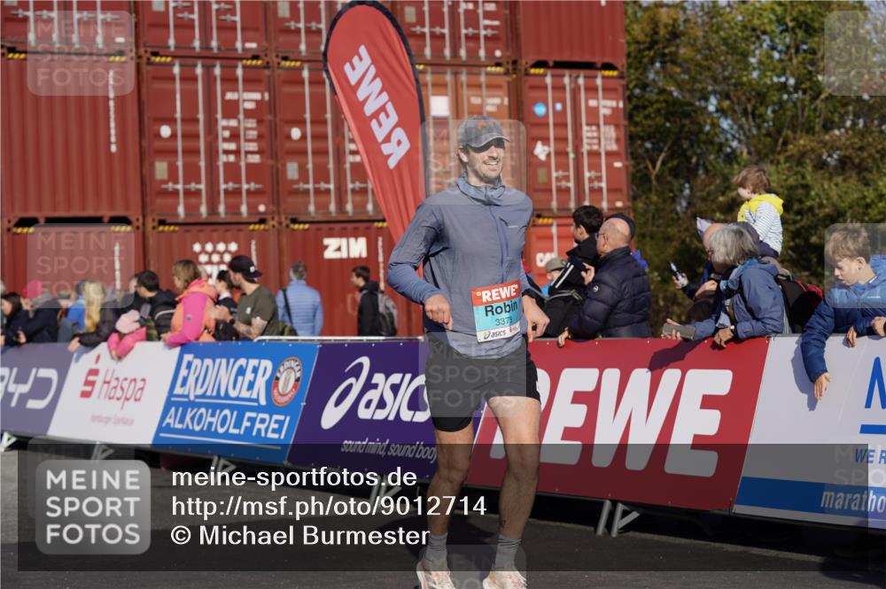 03.10.2025 - Köhlbrandbrückenlauf Michael Burmester http://msf.ph/oto/9012714 03.10.2025 10:13:06 Ziel 1327, 1388, 1603, 2686, 3146, 3157, 3166, 3186, 3197, 3375, 3691, 3798 meine-sportfotos.de