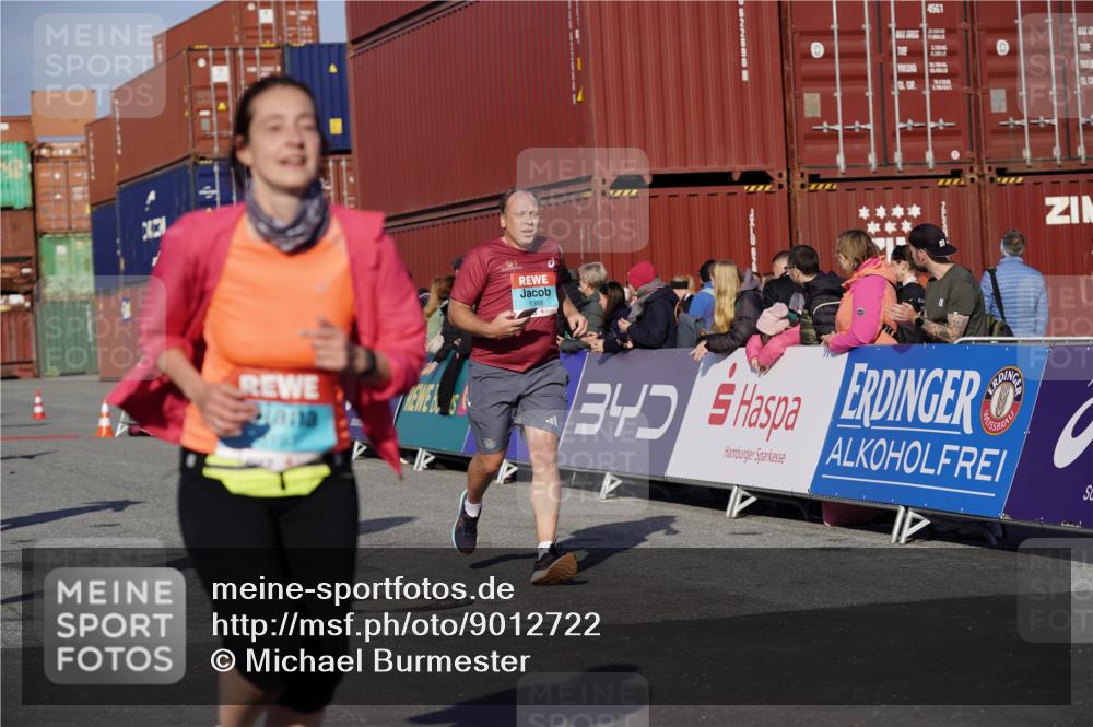 03.10.2025 - Köhlbrandbrückenlauf Michael Burmester http://msf.ph/oto/9012722 03.10.2025 10:13:07 Ziel 1388, 3146, 3157, 3186, 3197, 3375, 3691, 3798 meine-sportfotos.de
