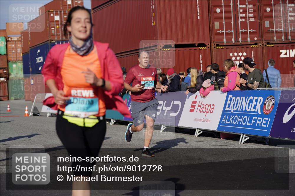 03.10.2025 - Köhlbrandbrückenlauf Michael Burmester http://msf.ph/oto/9012728 03.10.2025 10:13:07 Ziel 1388, 3146, 3157, 3186, 3197, 3375, 3691, 3798 meine-sportfotos.de