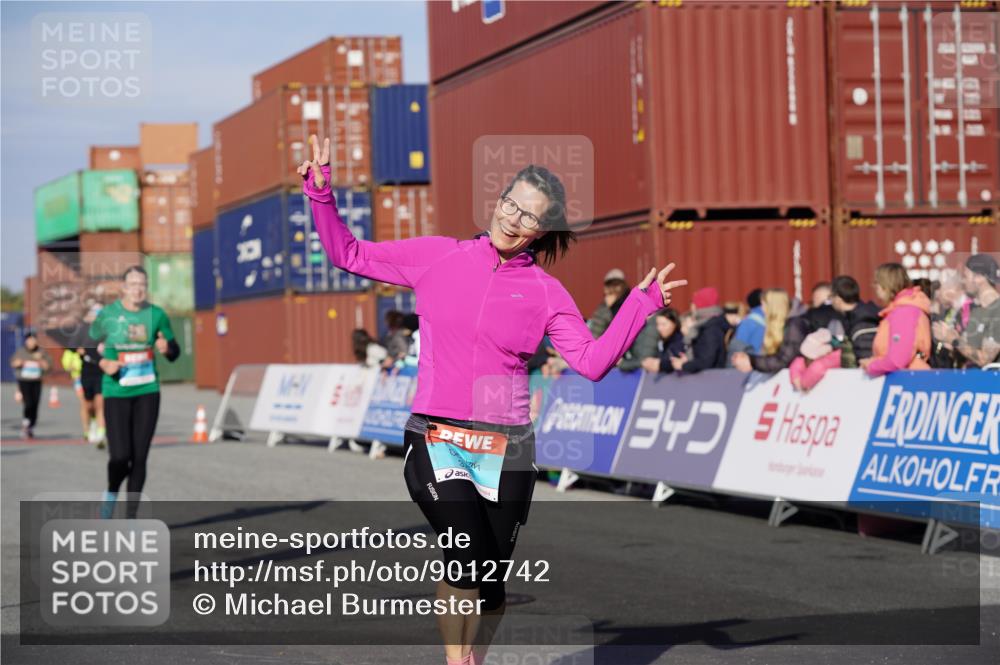 03.10.2025 - Köhlbrandbrückenlauf Michael Burmester http://msf.ph/oto/9012742 03.10.2025 10:13:10 Ziel 1260, 1388, 1621, 3146, 3186, 3197, 3375, 3798 meine-sportfotos.de
