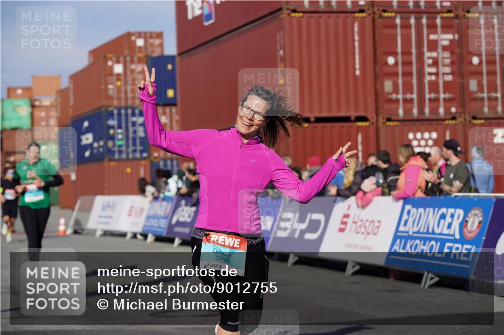 03.10.2025 - Köhlbrandbrückenlauf Michael Burmester http://msf.ph/oto/9012755 03.10.2025 10:13:10 Ziel 1260, 1388, 1621, 3146, 3186, 3197, 3375, 3798 meine-sportfotos.de