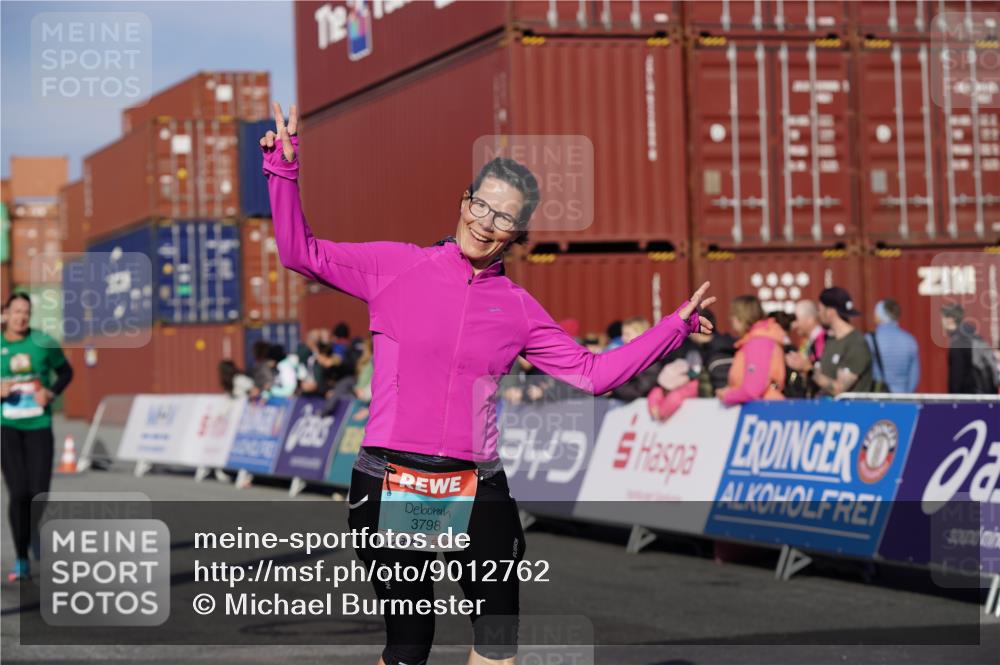 03.10.2025 - Köhlbrandbrückenlauf Michael Burmester http://msf.ph/oto/9012762 03.10.2025 10:13:10 Ziel 1260, 1388, 1621, 3146, 3186, 3197, 3375, 3798 meine-sportfotos.de