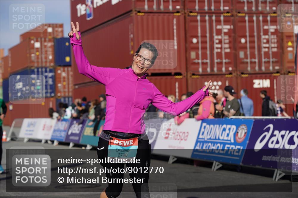 03.10.2025 - Köhlbrandbrückenlauf Michael Burmester http://msf.ph/oto/9012770 03.10.2025 10:13:10 Ziel 1260, 1388, 1621, 3146, 3186, 3197, 3375, 3798 meine-sportfotos.de