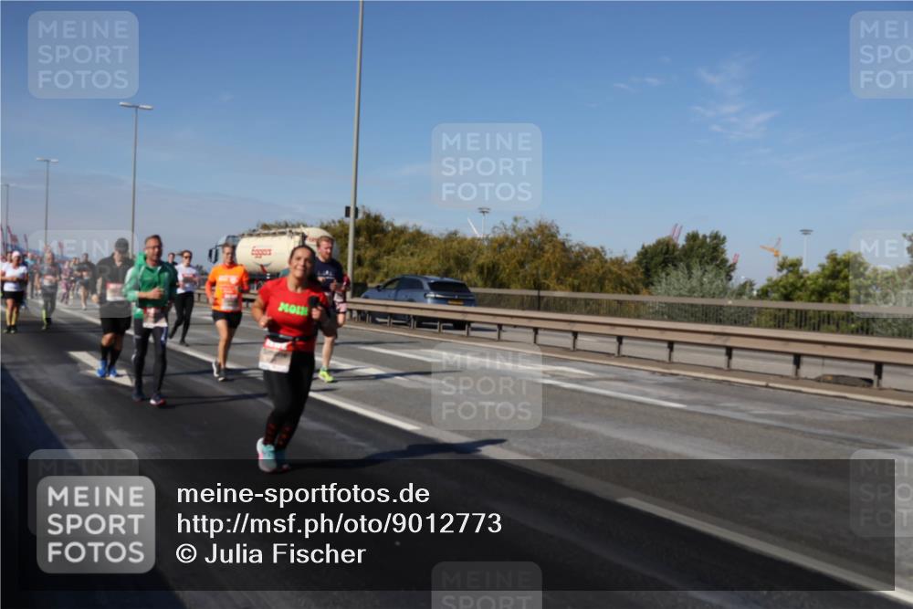 03.10.2025 - Köhlbrandbrückenlauf Julia Fischer http://msf.ph/oto/9012773 03.10.2025 13:04:06 Position 3  meine-sportfotos.de