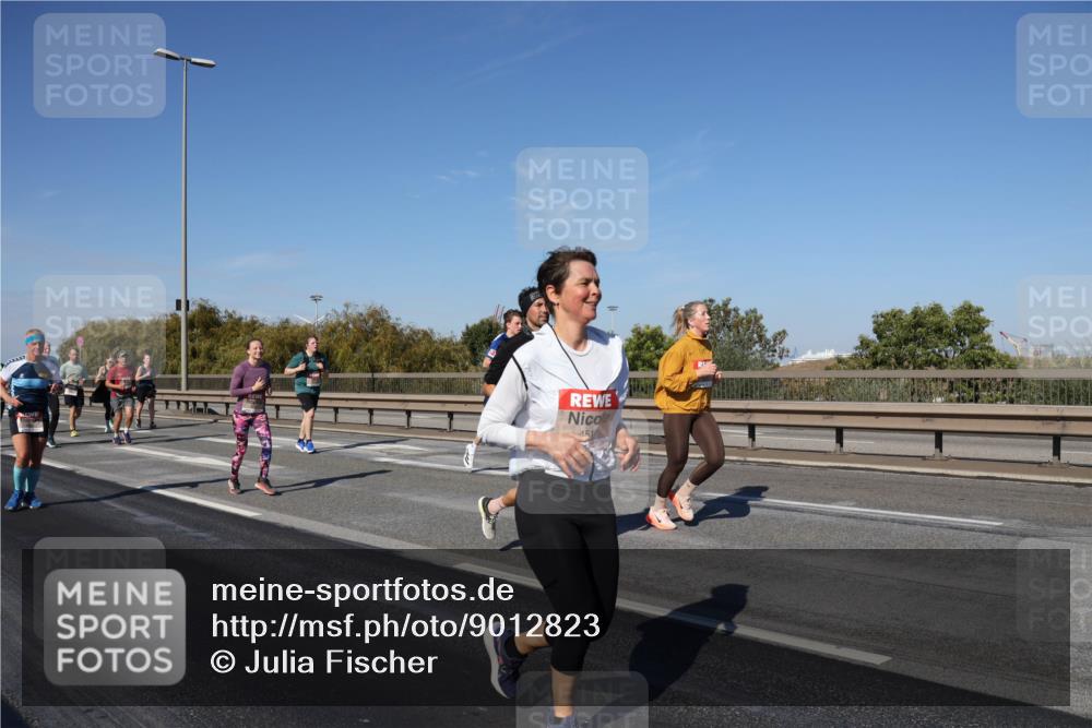 03.10.2025 - Köhlbrandbrückenlauf Julia Fischer http://msf.ph/oto/9012823 03.10.2025 13:04:16 Position 3 451 meine-sportfotos.de