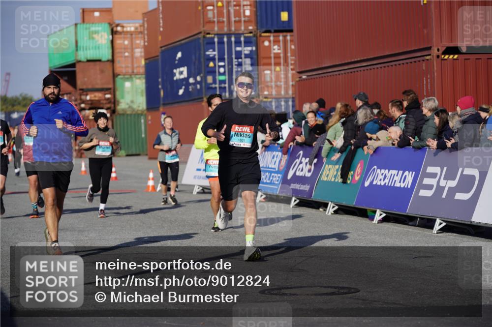 03.10.2025 - Köhlbrandbrückenlauf Michael Burmester http://msf.ph/oto/9012824 03.10.2025 10:13:14 Ziel 1181, 1191, 1227, 1260, 1611, 1621, 2209, 2687, 3186, 3601, 3798 meine-sportfotos.de
