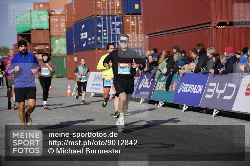 03.10.2025 - Köhlbrandbrückenlauf Michael Burmester http://msf.ph/oto/9012842 03.10.2025 10:13:14 Ziel 1181, 1191, 1227, 1260, 1611, 1621, 2209, 2687, 3186, 3601, 3798 meine-sportfotos.de