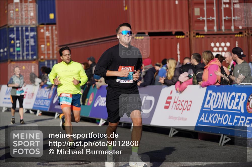 03.10.2025 - Köhlbrandbrückenlauf Michael Burmester http://msf.ph/oto/9012860 03.10.2025 10:13:15 Ziel 1181, 1191, 1227, 1260, 1611, 1621, 2209, 2687, 3186, 3601, 3798 meine-sportfotos.de