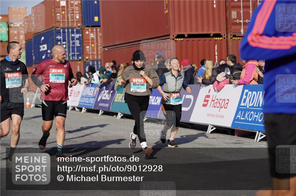 03.10.2025 - Köhlbrandbrückenlauf Michael Burmester http://msf.ph/oto/9012928 03.10.2025 10:13:18 Ziel 1181, 1191, 1227, 1260, 1611, 1621, 2209, 2687, 3186, 3473, 3601 meine-sportfotos.de