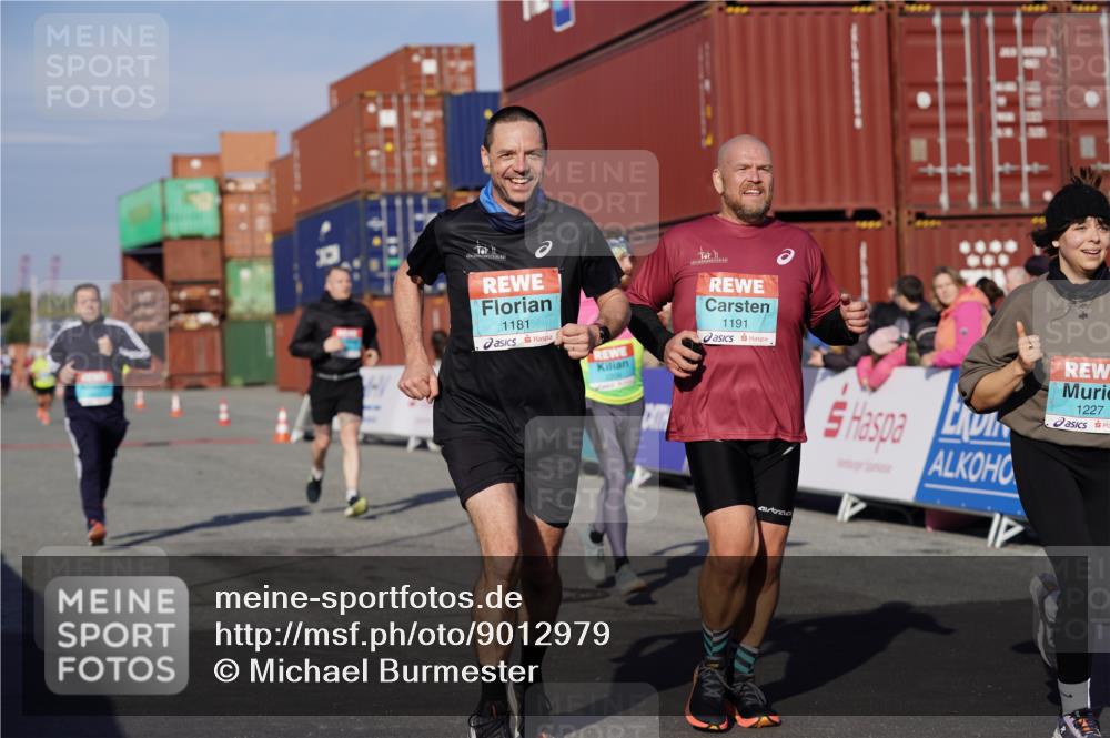 03.10.2025 - Köhlbrandbrückenlauf Michael Burmester http://msf.ph/oto/9012979 03.10.2025 10:13:20 Ziel 1181, 1191, 1227, 1260, 1611, 1621, 2209, 2687, 3371, 3473, 3601 meine-sportfotos.de