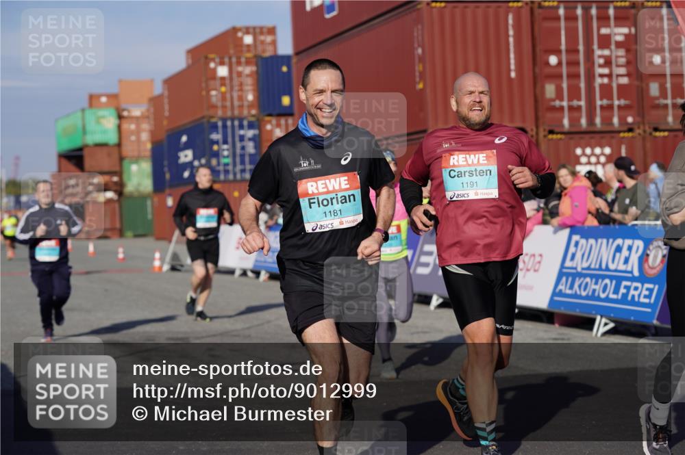 03.10.2025 - Köhlbrandbrückenlauf Michael Burmester http://msf.ph/oto/9012999 03.10.2025 10:13:20 Ziel 1181, 1191, 1227, 1260, 1611, 1621, 2209, 2687, 3371, 3473, 3601 meine-sportfotos.de