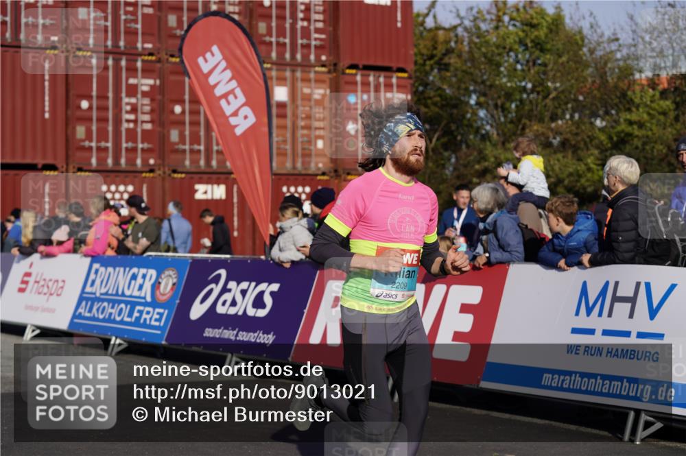 03.10.2025 - Köhlbrandbrückenlauf Michael Burmester http://msf.ph/oto/9013021 03.10.2025 10:13:22 Ziel 1181, 1191, 1227, 1611, 1621, 2209, 2687, 3371, 3473, 3601 meine-sportfotos.de