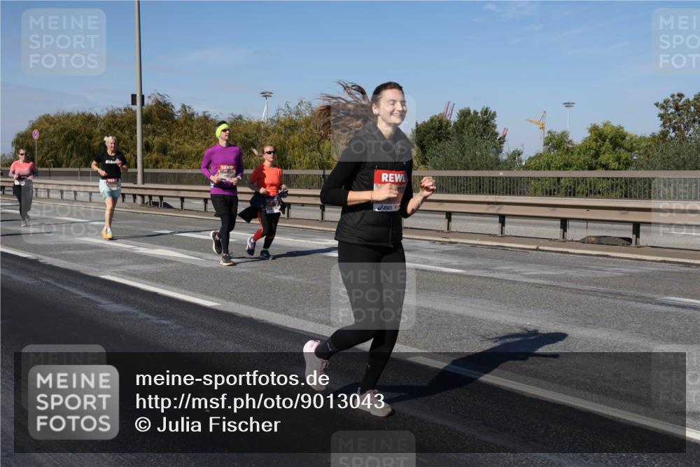 03.10.2025 - Köhlbrandbrückenlauf Julia Fischer http://msf.ph/oto/9013043 03.10.2025 13:05:00 Position 3  meine-sportfotos.de
