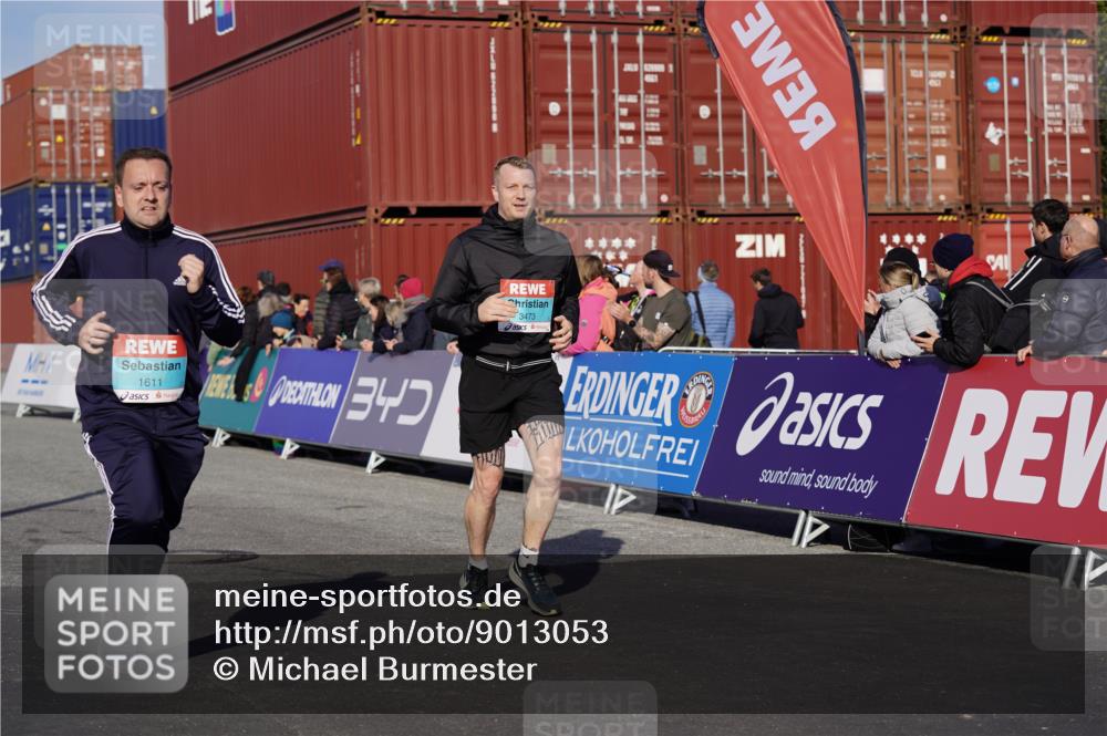 03.10.2025 - Köhlbrandbrückenlauf Michael Burmester http://msf.ph/oto/9013053 03.10.2025 10:13:22 Ziel 1181, 1191, 1227, 1611, 1621, 2209, 2687, 3371, 3473, 3601 meine-sportfotos.de