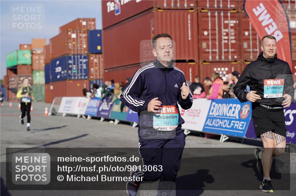 03.10.2025 - Köhlbrandbrückenlauf Michael Burmester http://msf.ph/oto/9013063 03.10.2025 10:13:23 Ziel 1181, 1191, 1227, 1611, 2209, 2687, 3371, 3473, 3601 meine-sportfotos.de