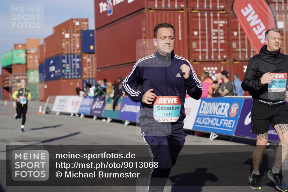 03.10.2025 - Köhlbrandbrückenlauf Michael Burmester http://msf.ph/oto/9013068 03.10.2025 10:13:23 Ziel 1181, 1191, 1227, 1611, 2209, 2687, 3371, 3473, 3601 meine-sportfotos.de