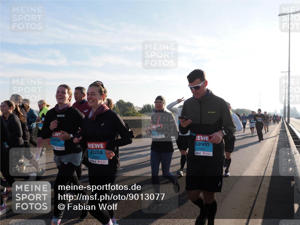 03.10.2025 - Köhlbrandbrückenlauf Fabian Wolf http://msf.ph/oto/9013077 03.10.2025 09:23:41 Position 3 2967, 2966, 2965 meine-sportfotos.de