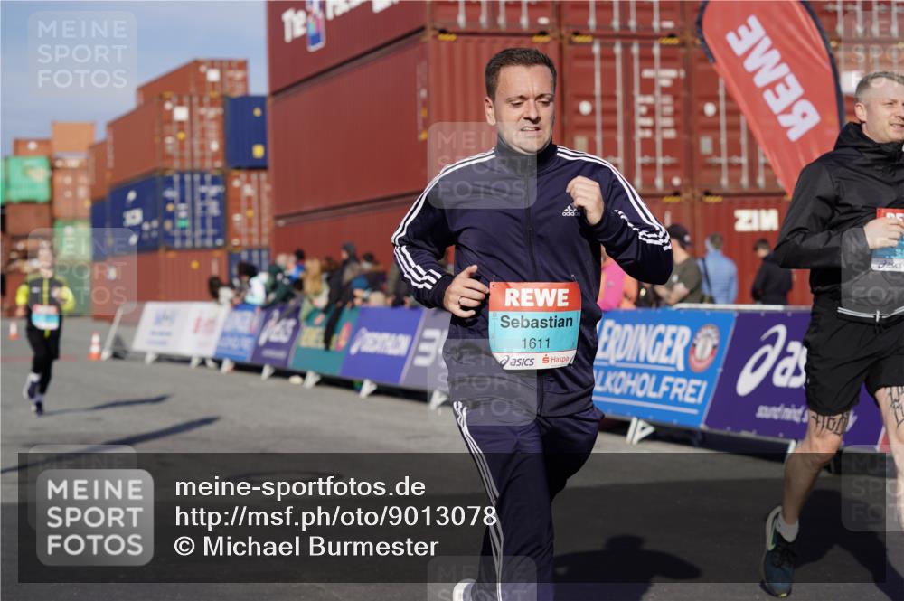 03.10.2025 - Köhlbrandbrückenlauf Michael Burmester http://msf.ph/oto/9013078 03.10.2025 10:13:23 Ziel 1181, 1191, 1227, 1611, 2209, 2687, 3371, 3473, 3601 meine-sportfotos.de