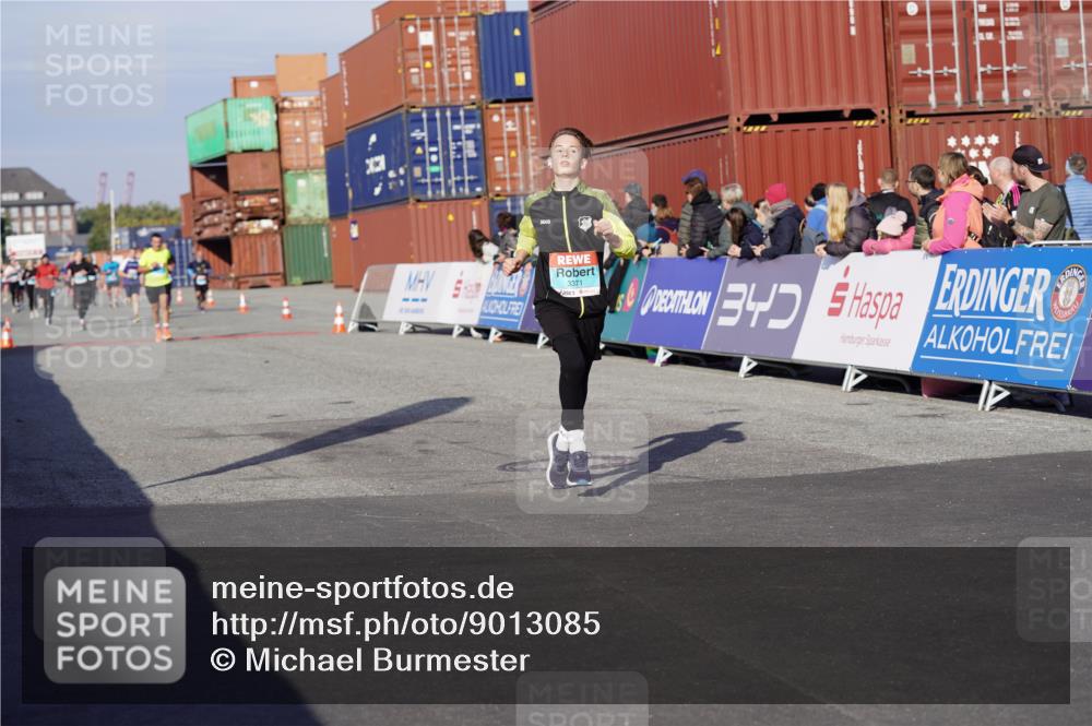03.10.2025 - Köhlbrandbrückenlauf Michael Burmester http://msf.ph/oto/9013085 03.10.2025 10:13:25 Ziel 1611, 2209, 2687, 3371, 3473 meine-sportfotos.de