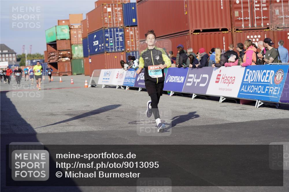 03.10.2025 - Köhlbrandbrückenlauf Michael Burmester http://msf.ph/oto/9013095 03.10.2025 10:13:25 Ziel 1611, 2209, 2687, 3371, 3473 meine-sportfotos.de