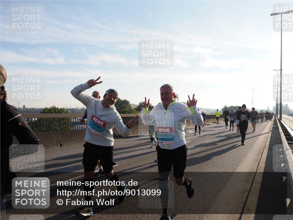 03.10.2025 - Köhlbrandbrückenlauf Fabian Wolf http://msf.ph/oto/9013099 03.10.2025 09:23:42 Position 3 3677, 3675 meine-sportfotos.de