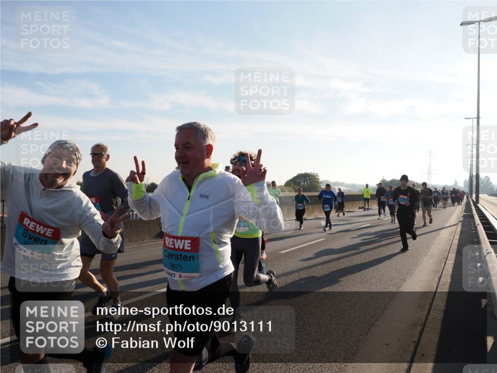 03.10.2025 - Köhlbrandbrückenlauf Fabian Wolf http://msf.ph/oto/9013111 03.10.2025 09:23:42 Position 3 3677, 3675 meine-sportfotos.de