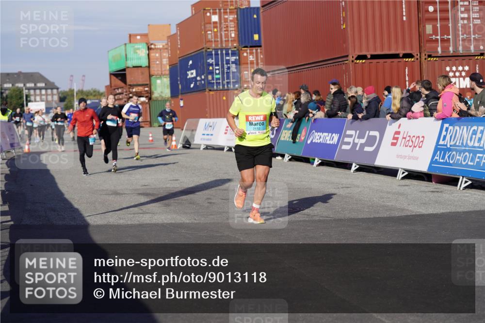 03.10.2025 - Köhlbrandbrückenlauf Michael Burmester http://msf.ph/oto/9013118 03.10.2025 10:13:33 Ziel 1296, 1891, 2110, 2144, 2171, 3134 meine-sportfotos.de