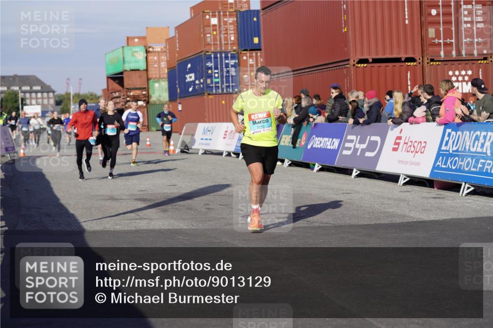 03.10.2025 - Köhlbrandbrückenlauf Michael Burmester http://msf.ph/oto/9013129 03.10.2025 10:13:33 Ziel 1296, 1891, 2110, 2144, 2171, 3134 meine-sportfotos.de